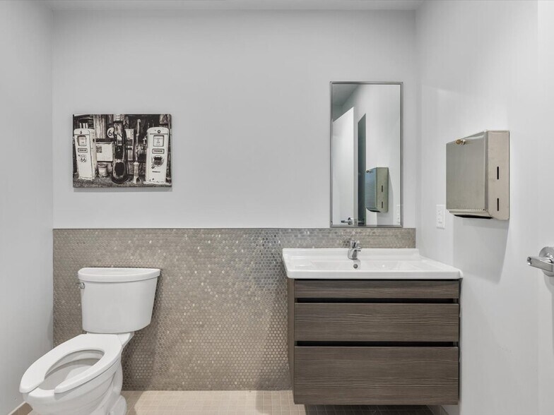 More Photos Of 6701 Dominion Garages Ave, Woodford Specialty For Sale