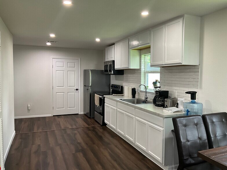 More Photos Of 21095 FM 362 Rd, Waller Flex For Sale