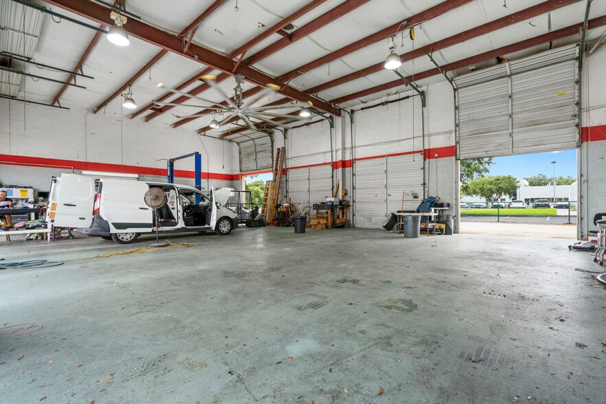More Photos Of 4145 Fowler St, Fort Myers Auto Repair For Sale