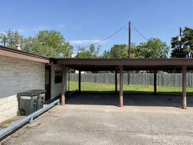 More Photos Of 208 E York St, Ganado Office For Sale