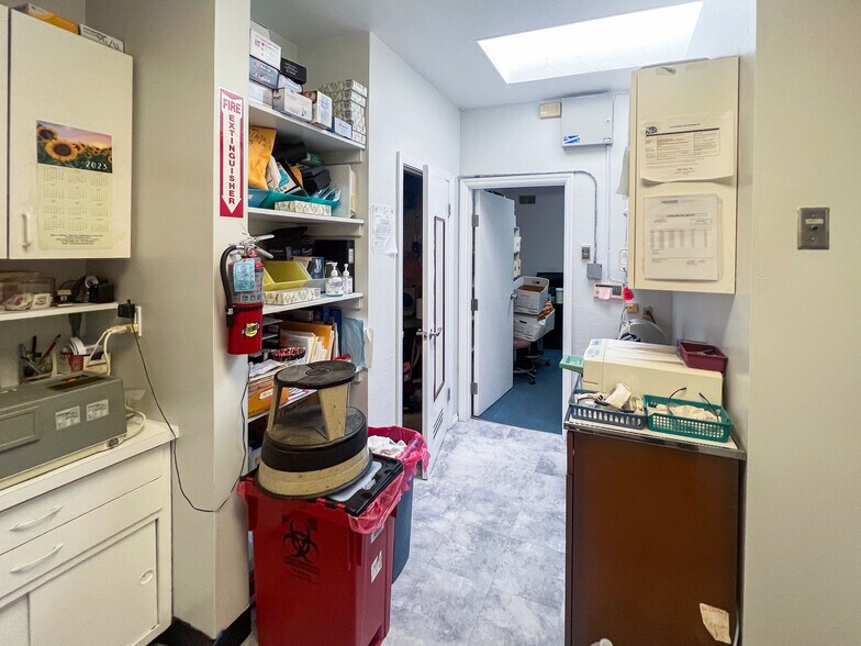 More Photos Of 160 Waverly Pl, San Francisco Storefront Retail Office For Lease