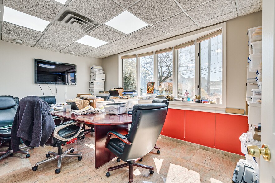 More Photos Of 894 Green St, Iselin Office For Lease