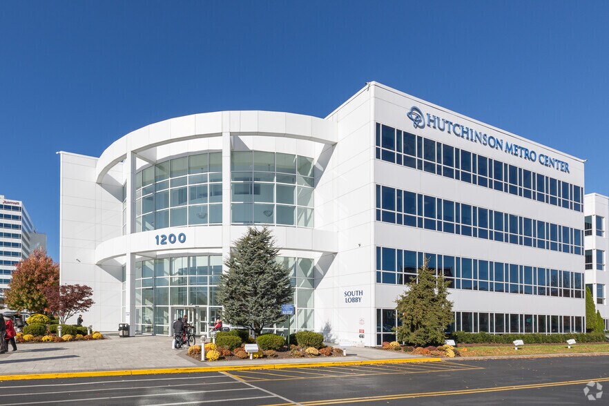 More Photos Of 1200 Waters Pl, Bronx Medical For Lease