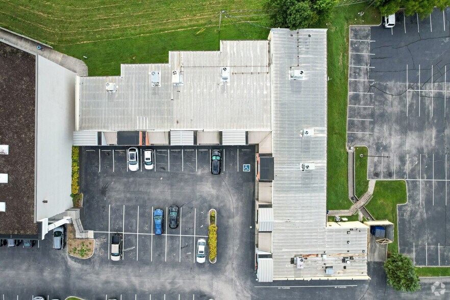 More Photos Of 3018-3028 Tazewell Pike, Knoxville Unknown For Lease