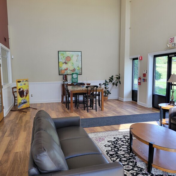 More Photos Of 47 Steves Ln, Gardiner Refrigeration Cold Storage For Sale