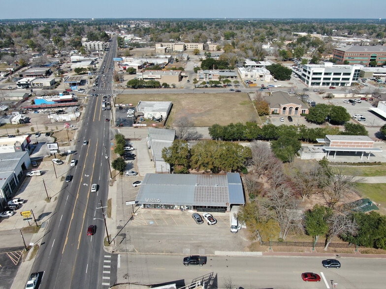 More Photos Of 202 N Frazier St, Conroe Freestanding For Sale