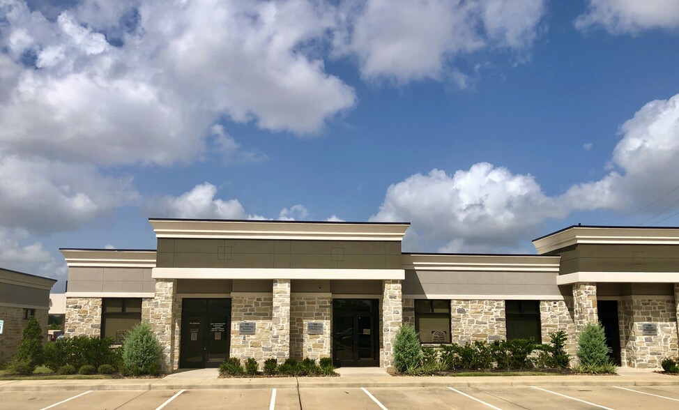 Primary Photo Of 633 E Fernhurst Dr, Katy Medical For Lease