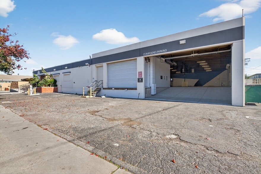 More Photos Of 1322-1326 Obispo Ave, Long Beach Warehouse For Lease