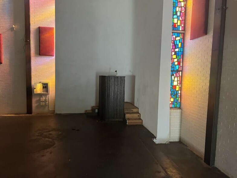 More Photos Of 1120 E Sen Carlos Truan Blvd, Kingsville Restaurant For Sale