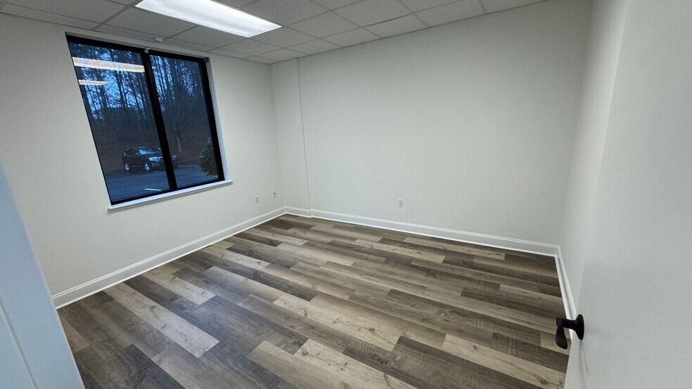 More Photos Of 6065 Parkway North Dr, Cumming Distribution For Sale