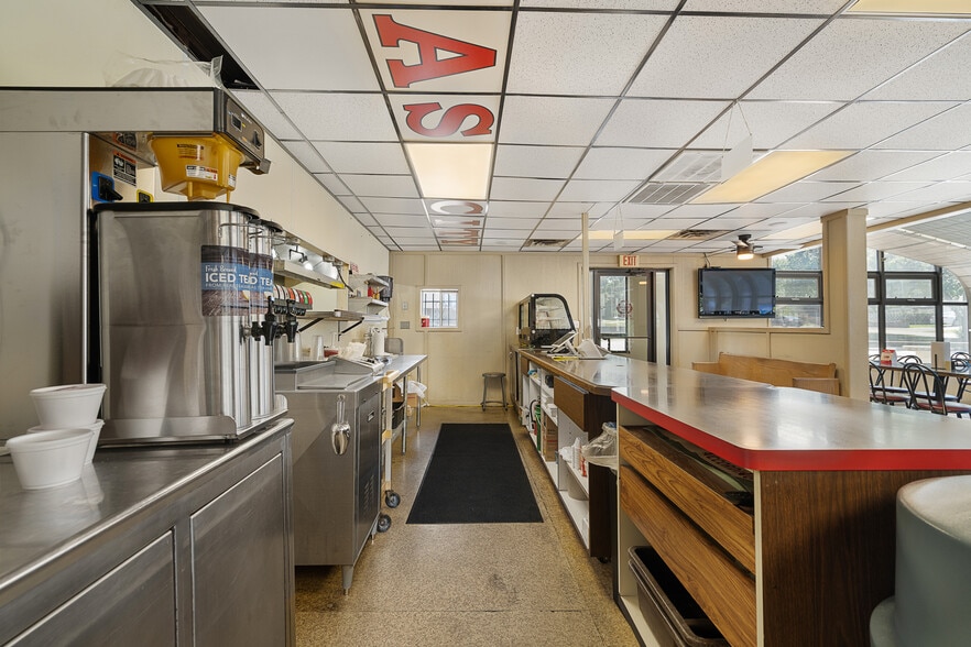 More Photos Of 2117 S 34th St, Kansas City Restaurant For Sale
