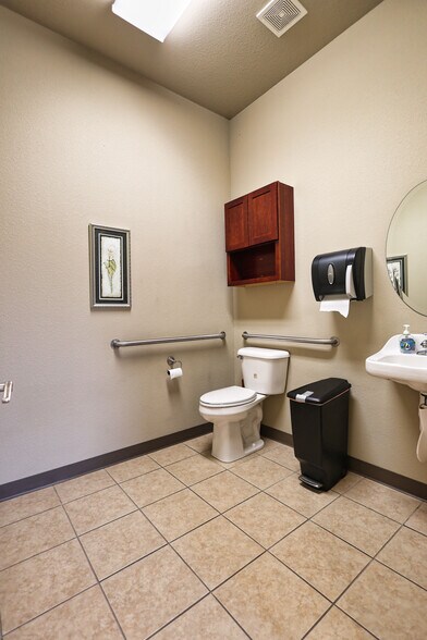 More Photos Of 1391 Plaza Pl, Springdale Office For Sale