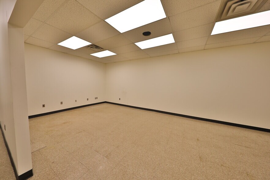 More Photos Of 12 Orben Dr, Landing Showroom For Lease