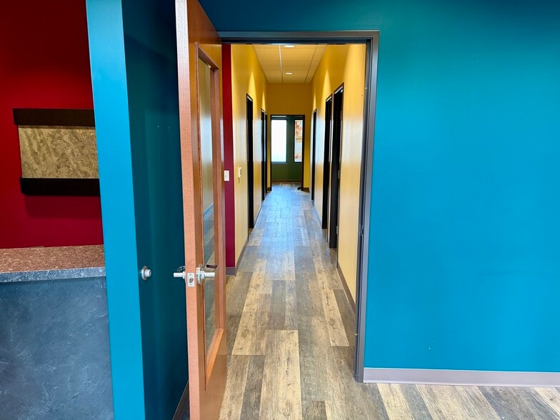 More Photos Of 14679 SE Sunnyside Rd, Clackamas Freestanding For Lease