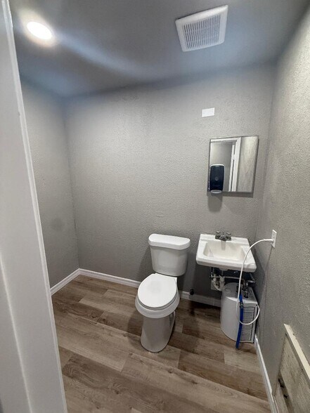 More Photos Of 1315 24th Ave SW, Norman Office For Lease