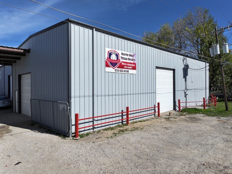 More Photos Of 602 S Loop 4, Buda Warehouse For Lease