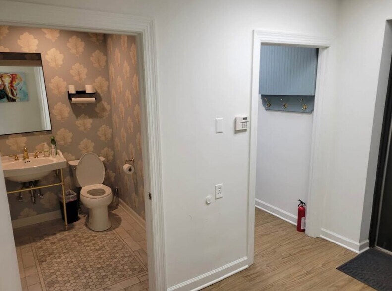 More Photos Of 311 White Bridge Rd, Nashville Office Residential For Lease