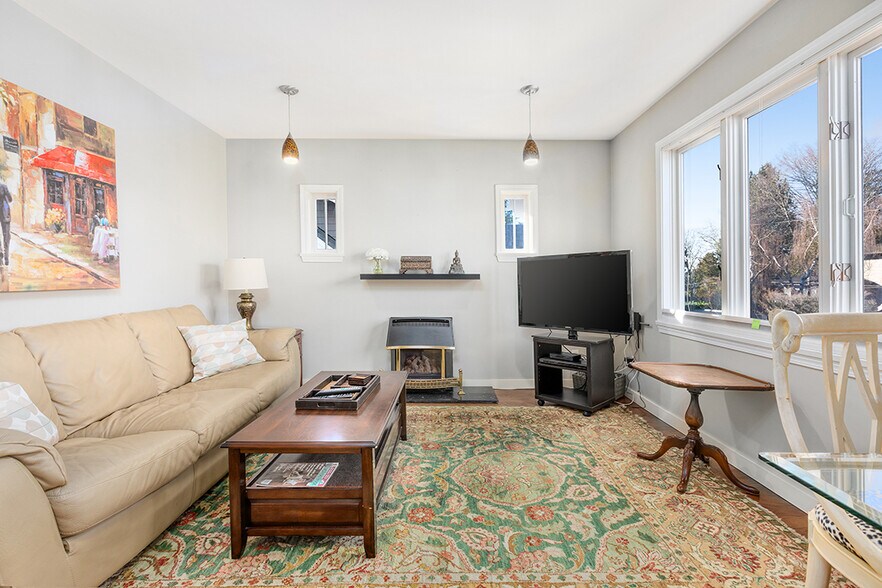 More Photos Of 2814 3rd Av W, Vancouver Hospitality For Sale