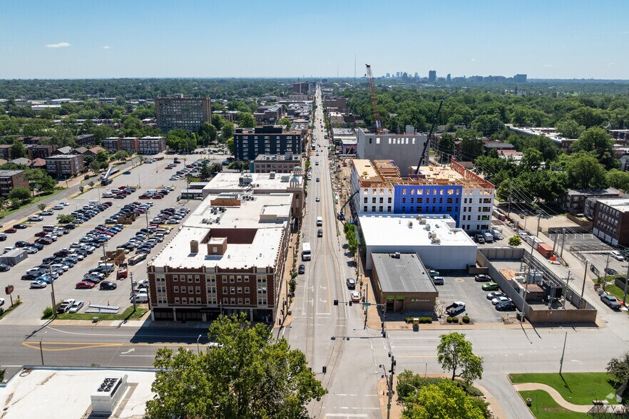 More Photos Of 6677-6683 Delmar Blvd, University City Unknown For Lease