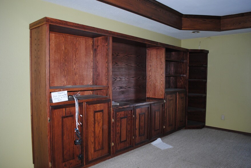 More Photos Of 223-227 S Main St, Wagoner Warehouse For Sale