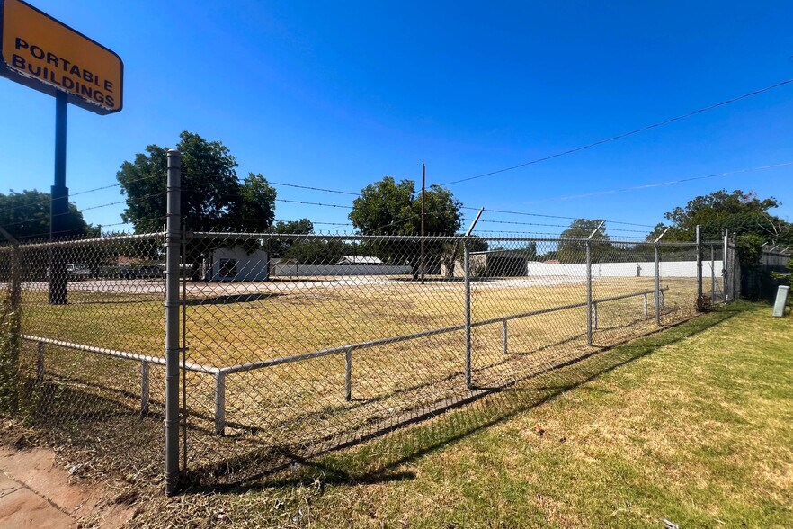 More Photos Of 231 Central Fwy E, Wichita Falls Land For Sale