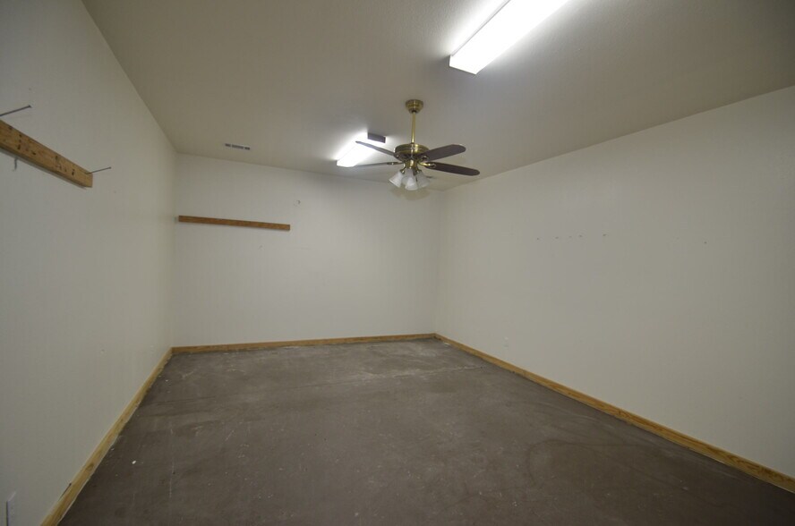 More Photos Of 31633 US-377 Hwy, Gordonville Light Distribution For Sale