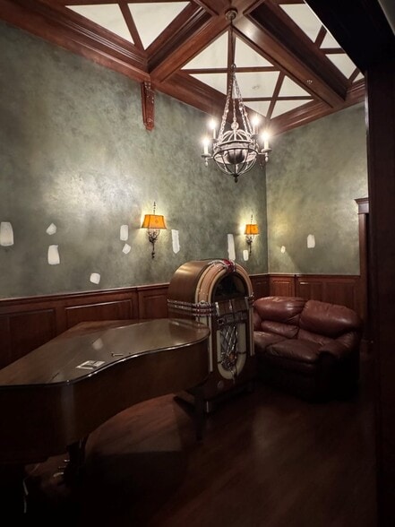 More Photos Of 2000 W Main St, St Charles General Retail For Lease