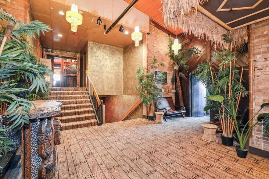 More Photos Of 1900 & 1924 Marshall St NE, Minneapolis Restaurant For Sale