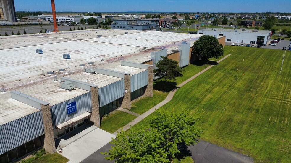 More Photos Of 800 Boul Industriel, St-Jean Warehouse For Lease