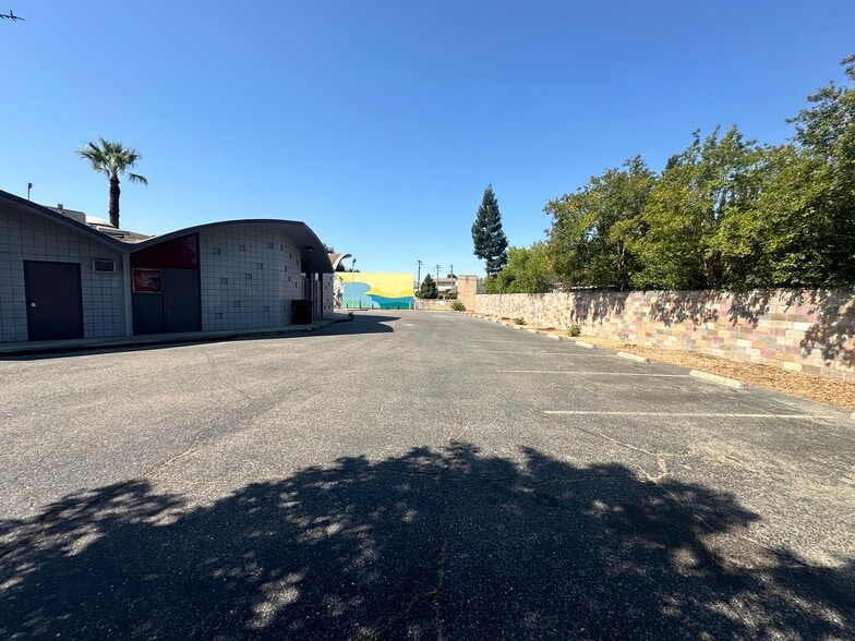 More Photos Of 316 W F St, Oakdale Storefront Retail Office For Lease