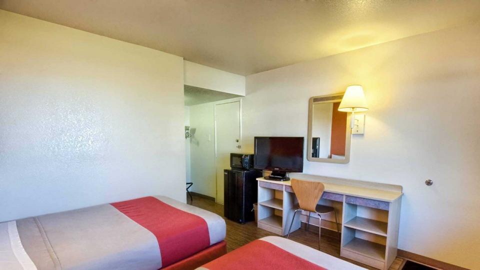 More Photos Of 325 SE Nye Ave, Pendleton Hotel For Sale