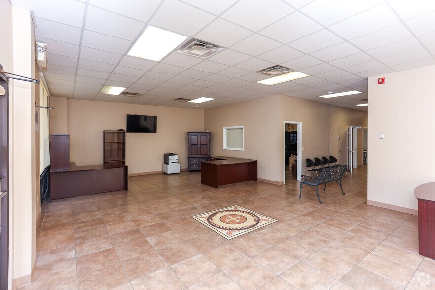 More Photos Of 1656 Benton Rd, Bossier City Loft Creative Space For Lease