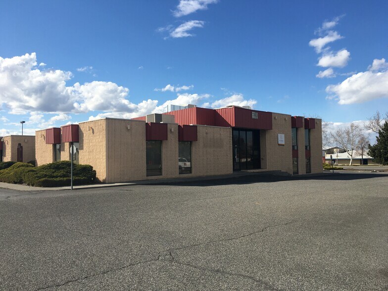 More Photos Of 7303 W Canal Dr, Kennewick Storefront For Lease