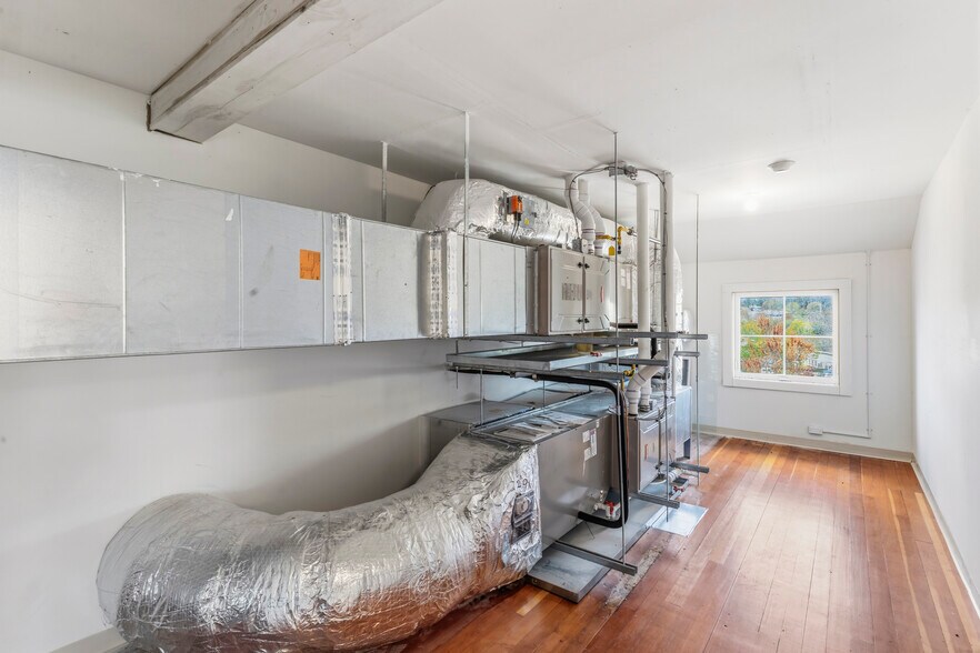 More Photos Of 13 Fort Hill Rd, Groton Storefront Retail Residential For Sale