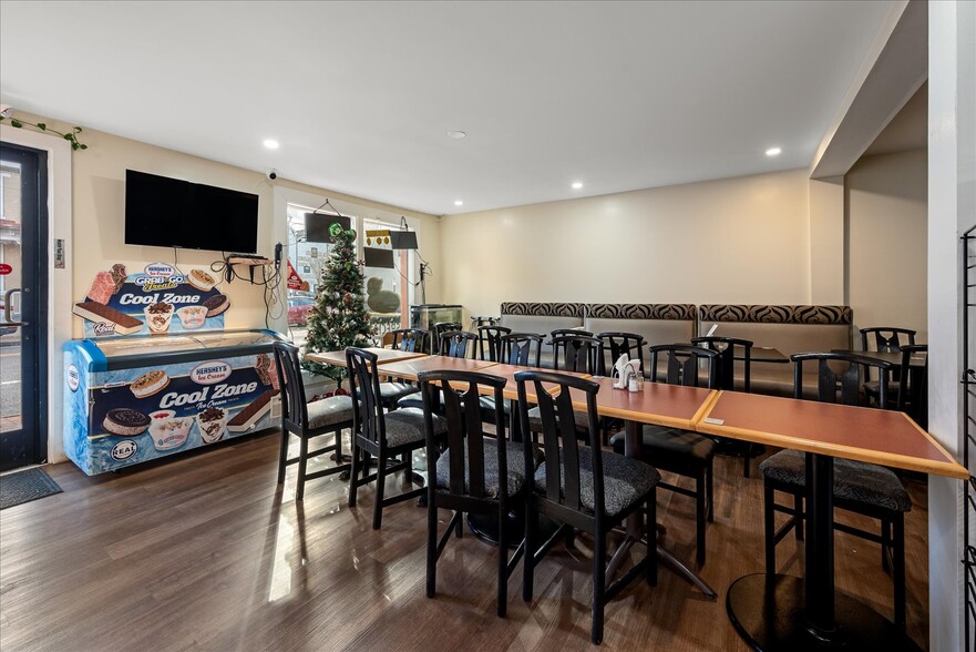 More Photos Of 207 N Kent St, Winchester General Retail For Sale