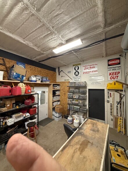 More Photos Of 504 N Breckenridge St, Ennis Warehouse For Sale