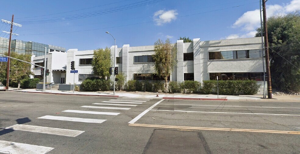 More Photos Of 18425 Burbank Blvd, Tarzana Unknown For Lease