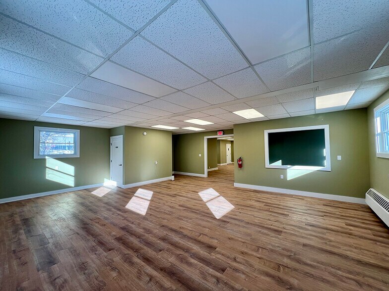 More Photos Of 42 Central St, Newport Apartments For Lease