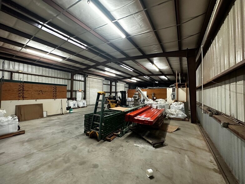 More Photos Of 2303 58th Ave E, Bradenton Light Manufacturing For Lease