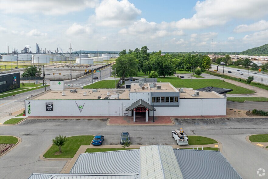 More Photos Of 2420-2440 Southwest Blvd, Tulsa Freestanding For Lease