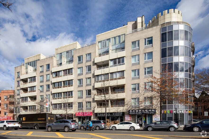 Primary Photo Of 13203 Sanford Ave, Flushing Apartments For Sale