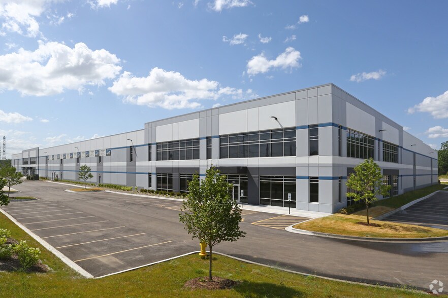 More Photos Of 990 E North Ave, Glendale Heights Distribution For Lease