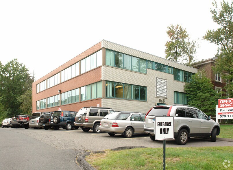 More Photos Of 645 Farmington Ave, Hartford Medical For Lease