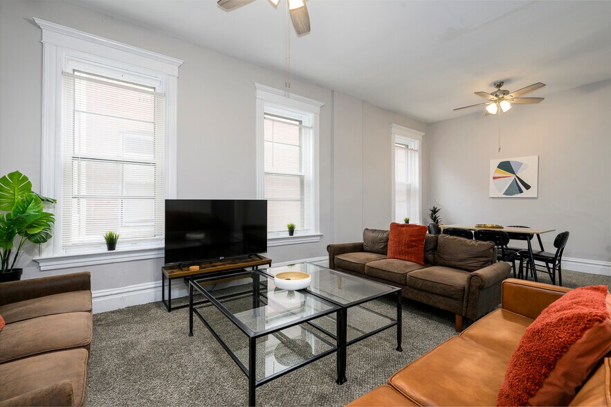 More Photos Of 4374-4382 W Pine Blvd, Saint Louis Office For Sale