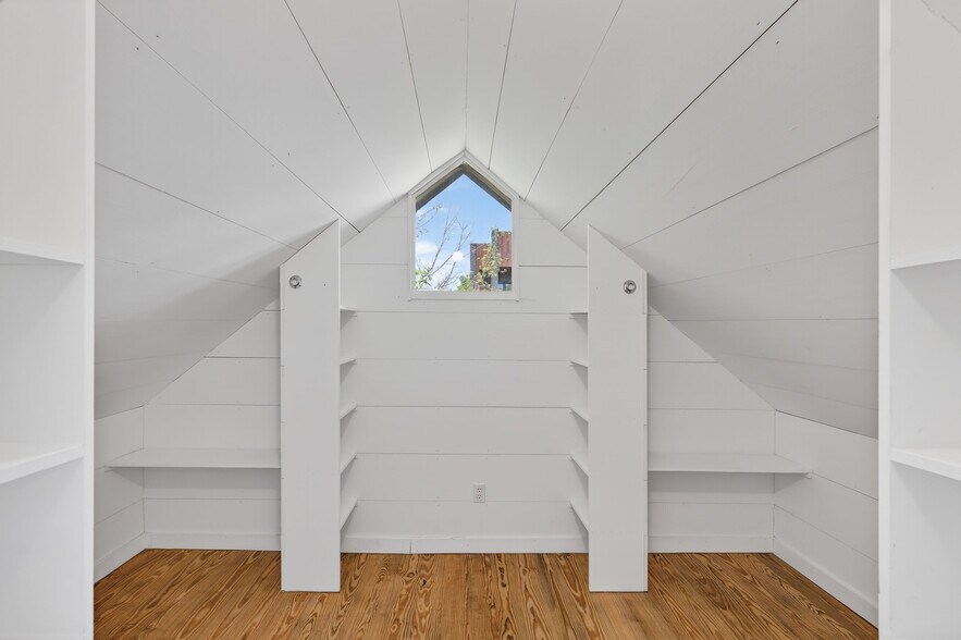 More Photos Of 208 St Marys St, Raleigh Loft Creative Space For Sale