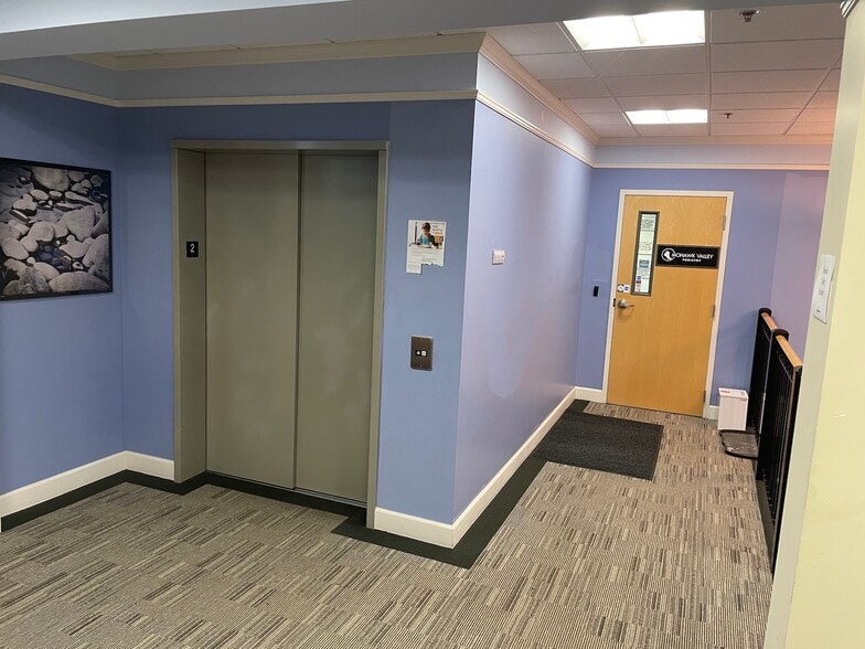 More Photos Of 1462 Erie Blvd, Schenectady Office For Lease