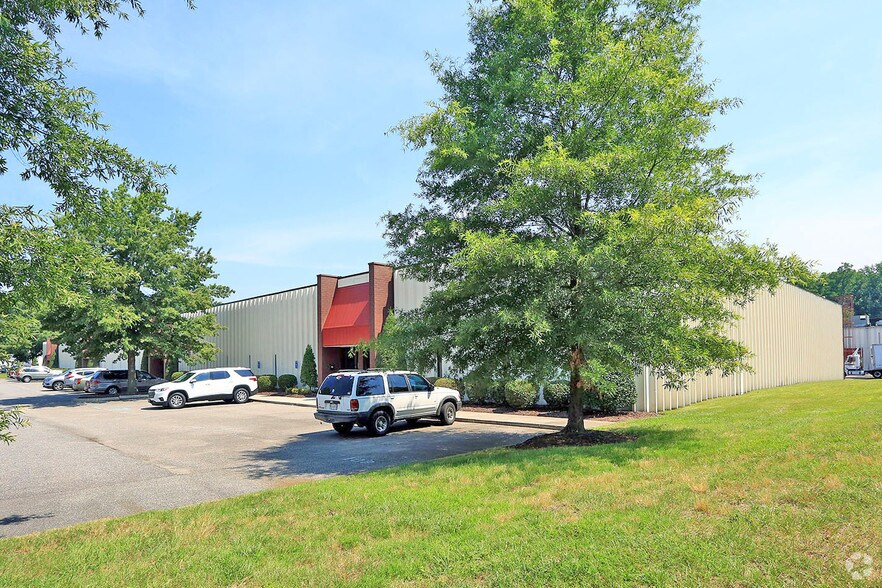 More Photos Of 911 Live Oak Dr, Chesapeake Warehouse For Lease