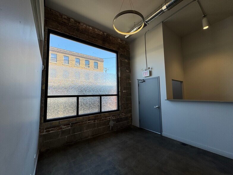 More Photos Of 452 N Claremont Ave, Chicago Manufacturing For Lease