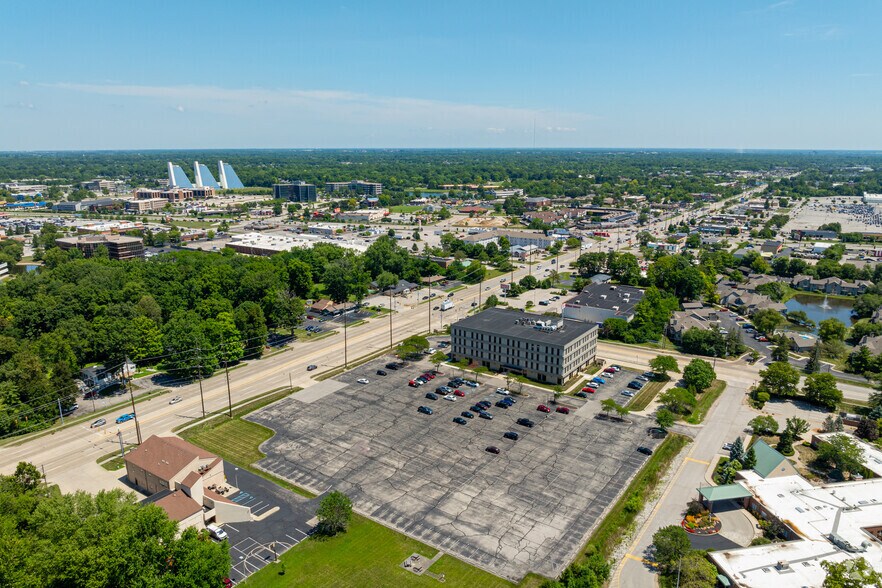 More Photos Of 3901 W 86th St, Indianapolis Office For Lease