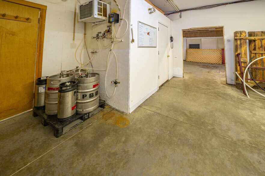 More Photos Of 279 S Main St, Winterport Winery Vineyard For Sale